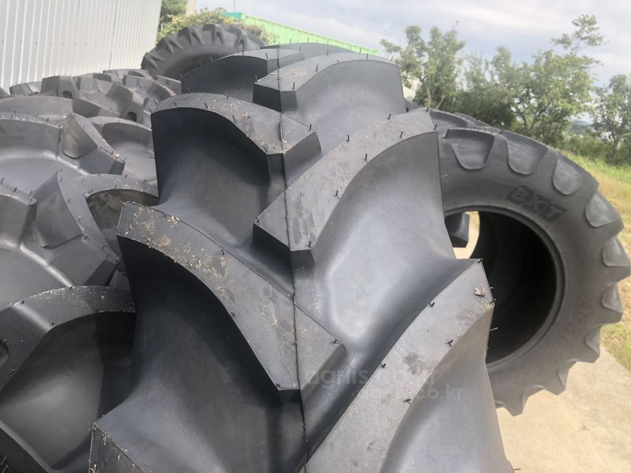 BKT 트랙터용 타이어 <b>13.6</b>-36  8PR TR135 TT 사진2