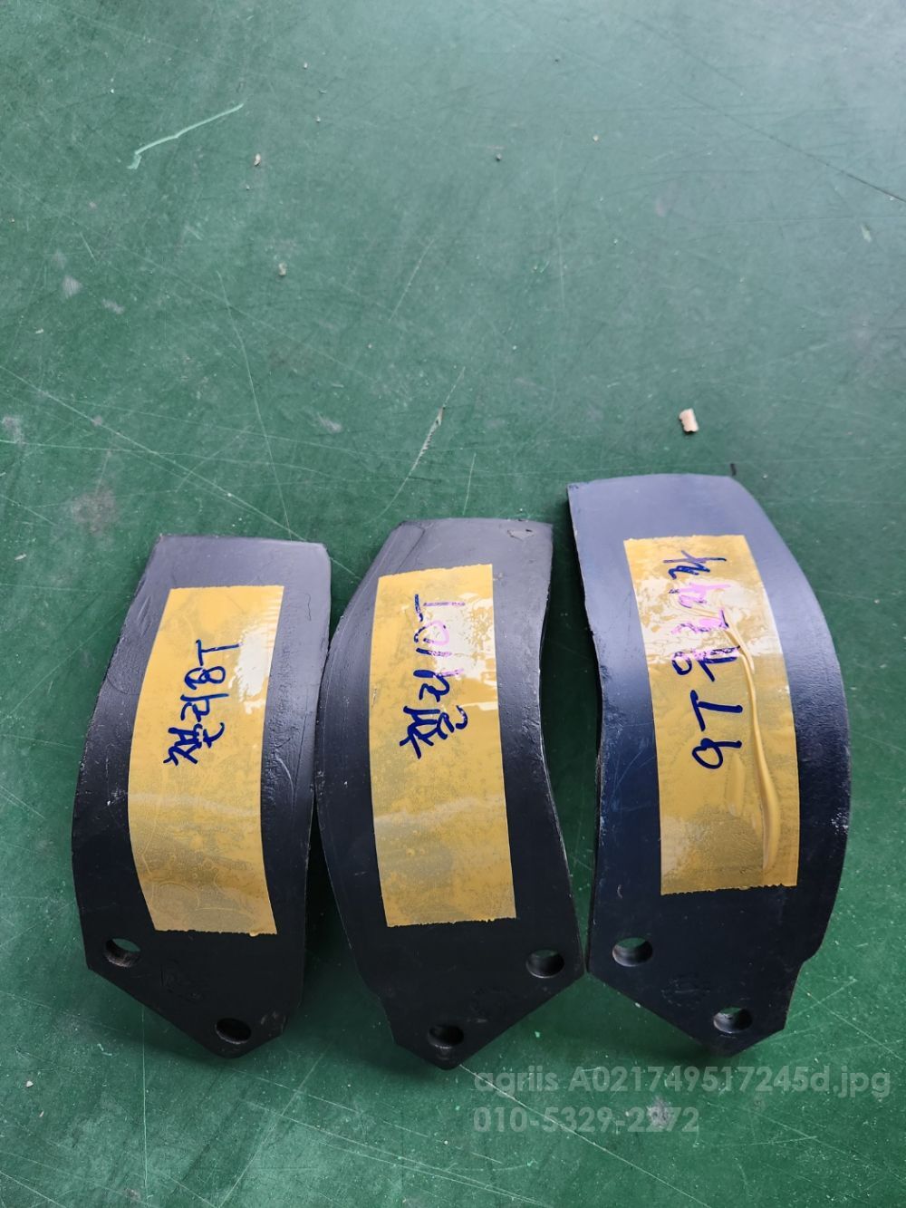 트레일러 퇴비살포기 견인형작업기(스탠드) 뒤우측면