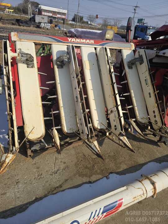 Yanmar Combine Harvester 000 (5Rows)