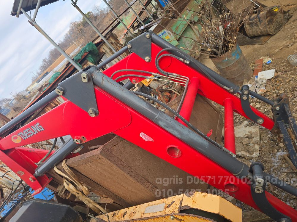 국제 트랙터 LUXEN75 (75마력) 뒤우측면