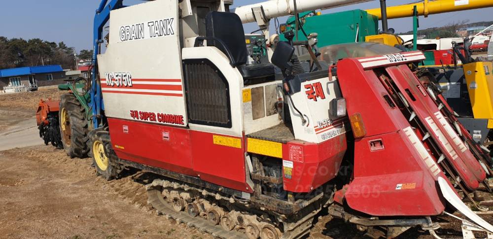 TYM Combine Harvester HU6000G (4Rows)