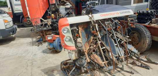 Daedong Combine Harvester DXM85G (5Rows) 앞좌측면