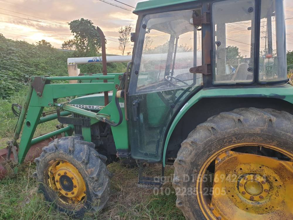 JohnDeere Tractor 5400 (68hp)