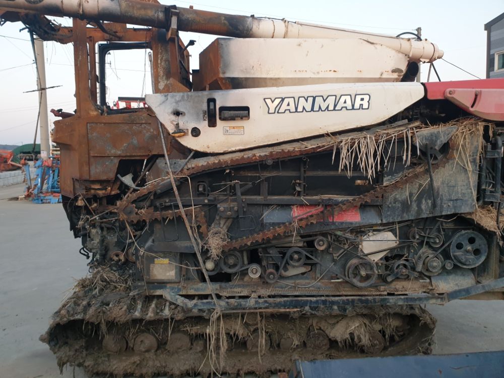 Yanmar Combine Harvester AW695K-C (6Rows) 앞좌측면