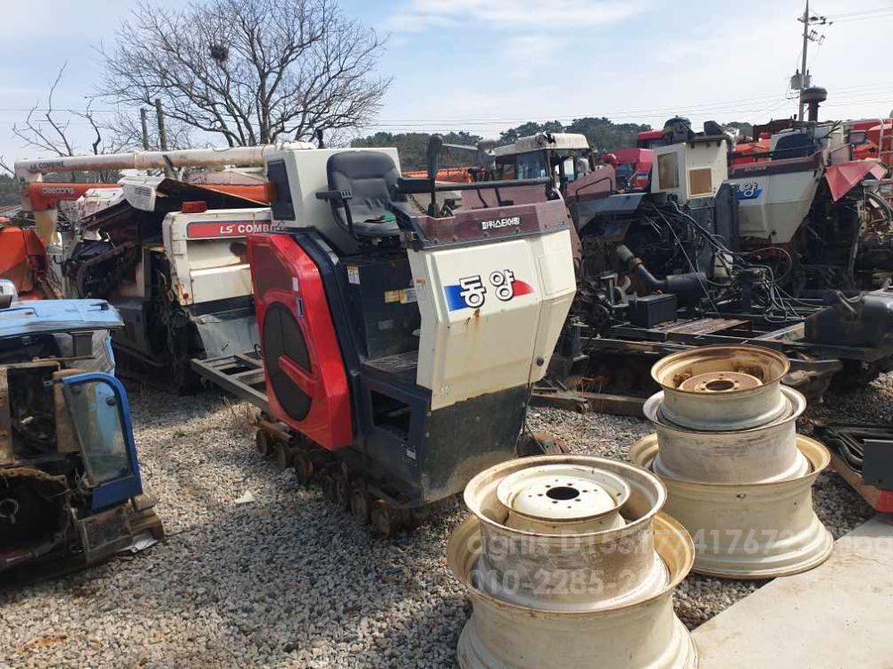 TYM Combine Harvester HU6500G (4Rows) 뒤우측면