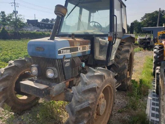  Tractor T3930  앞좌측면