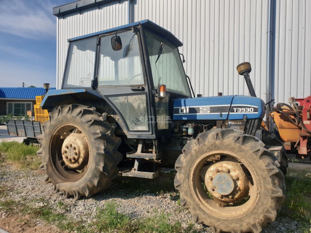  Tractor T3930  뒤우측면
