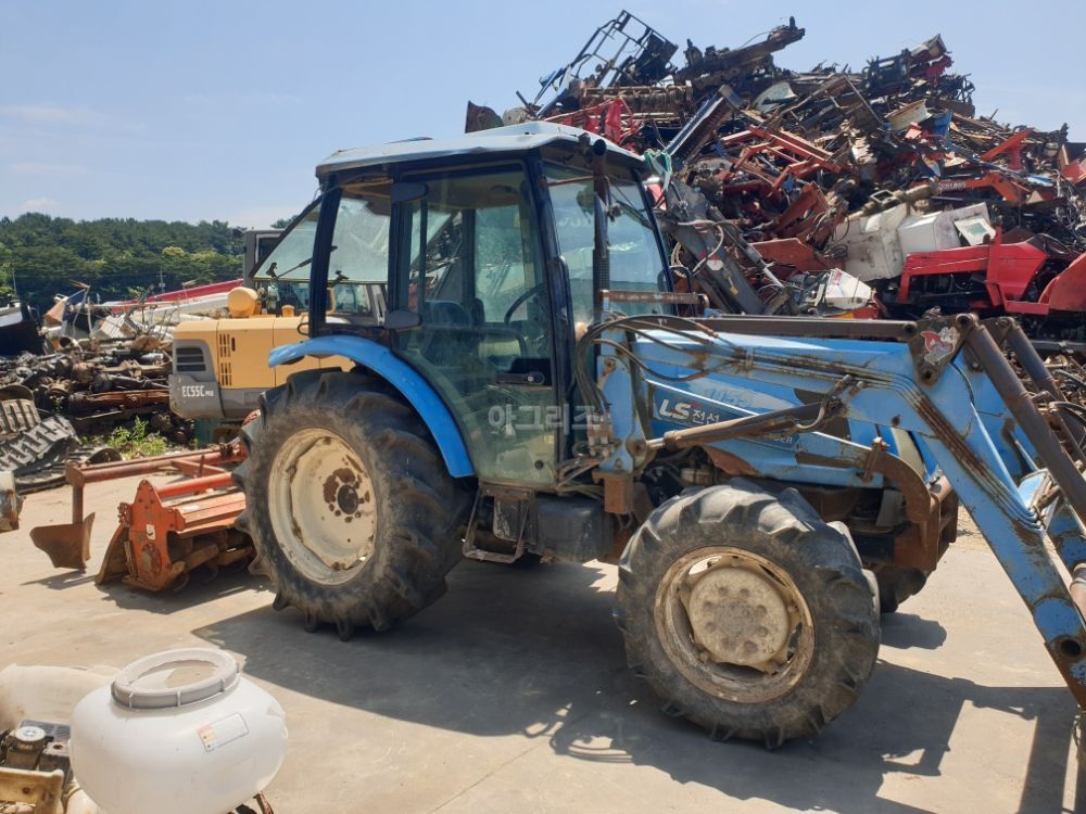 LS Tractor U55 (55hp) 뒤우측면