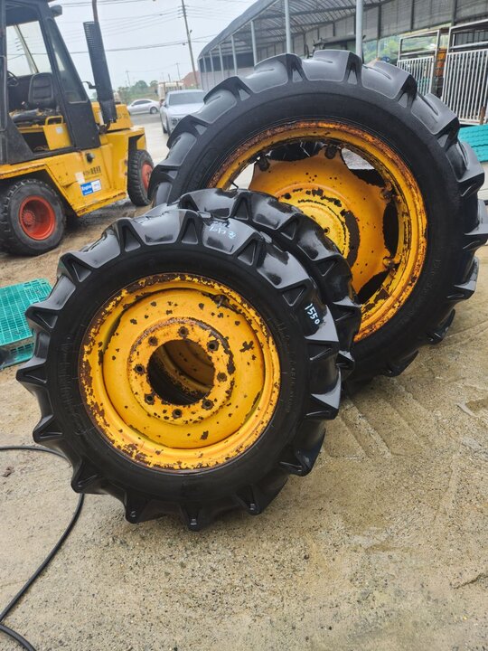     소폭Tire Wheel11.2-24 13.6-36