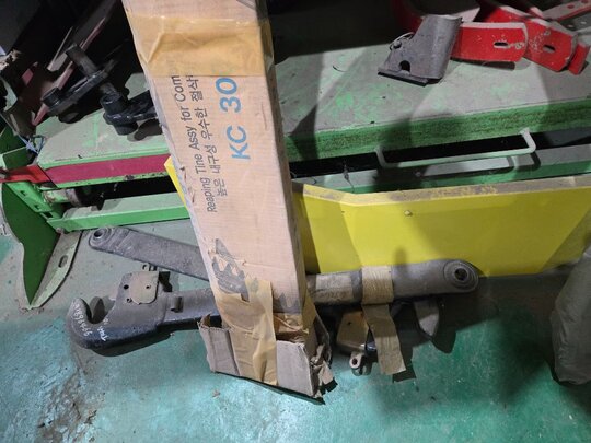 대동 콤바인 R1-350 (3조식) 앞좌측면