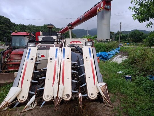 TYM Combine Harvester C704G (4Rows) Cutting Part
