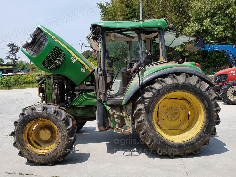 JohnDeere Tractor 6220 (90hp)