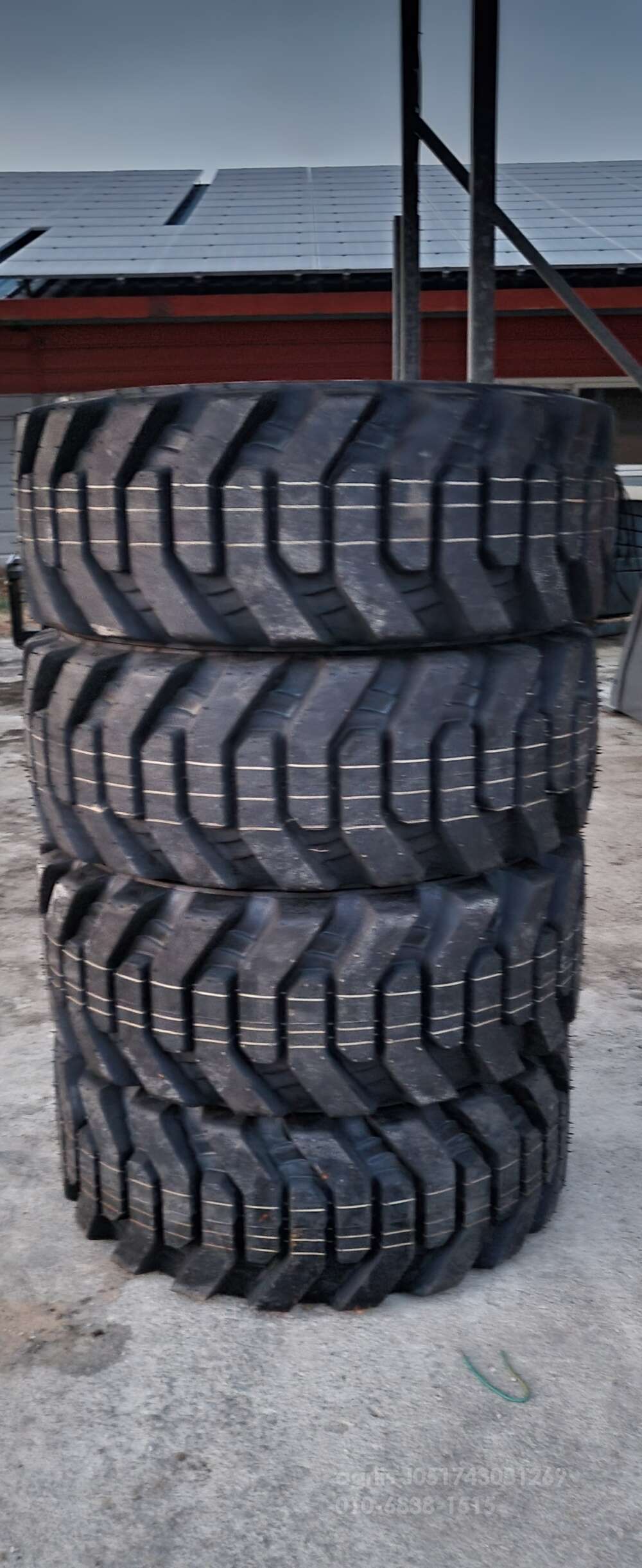  Skid steer loader 스키드로더  갈매기 굽높은 신형 Tire 사진2