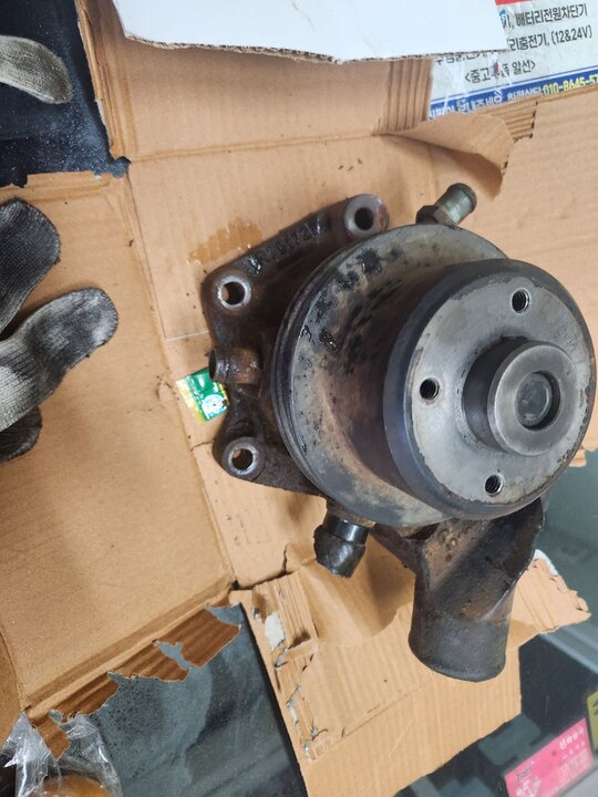 Kukje Tractor 워터펌프  존디어워터펌프 퍼킨스 워터펌프  사진1