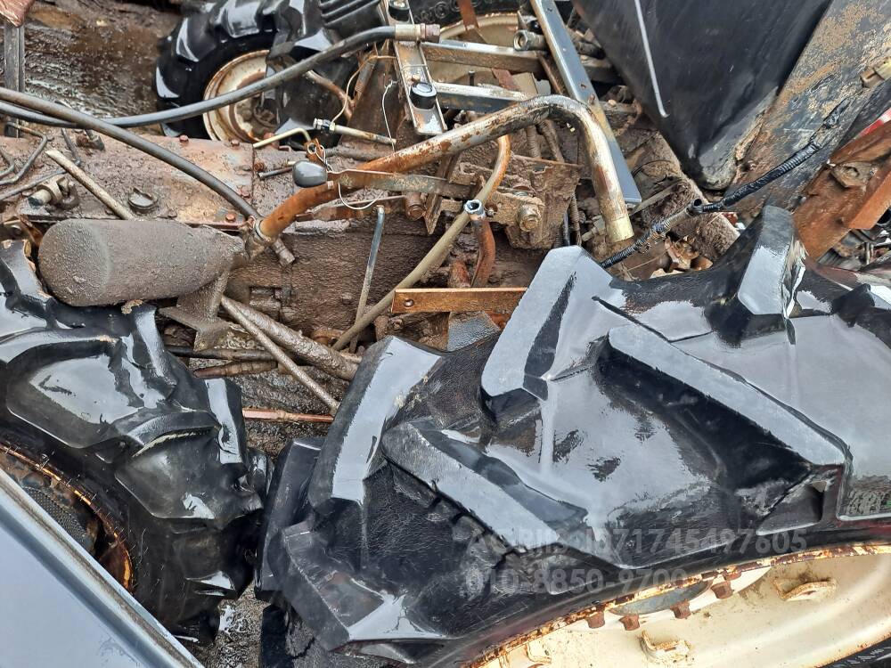 국제 트랙터 F4350 (43마력) 뒤우측면