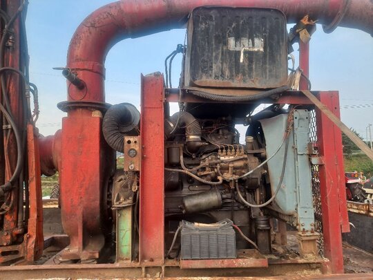  6기통 180마력 대우엔진.양수기   앞좌측면