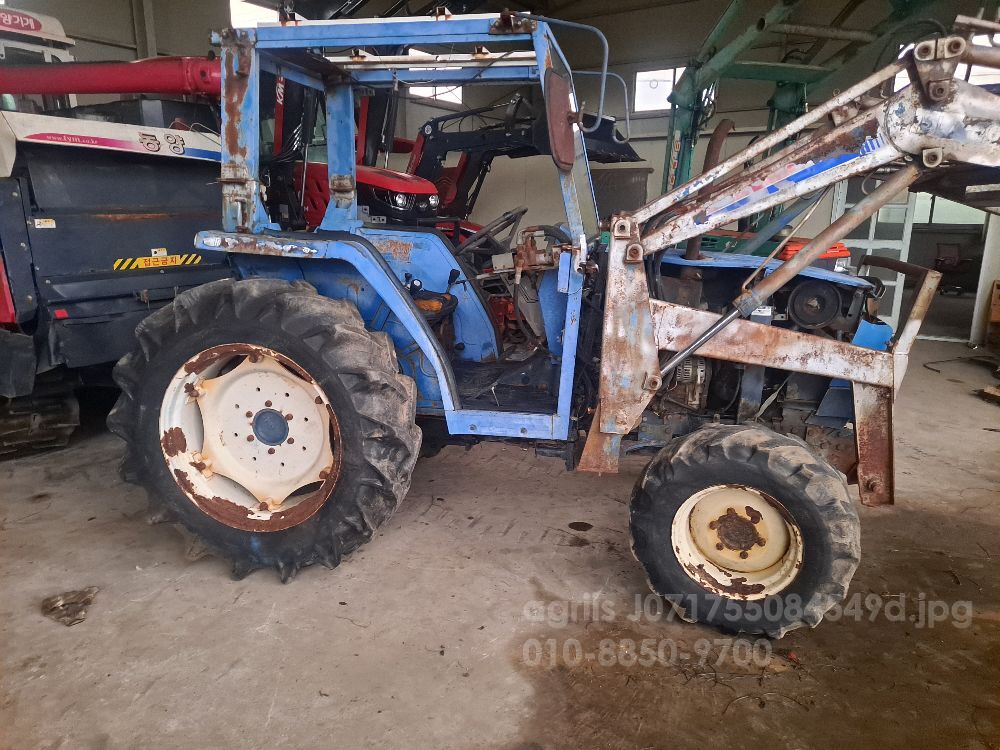 TYM 트랙터 TA43.4640 (46마력) 뒤우측면