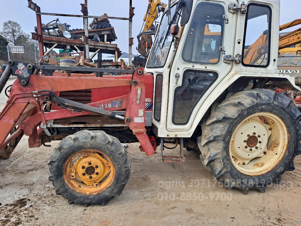 Kukje Tractor 트랙터  뒤우측면