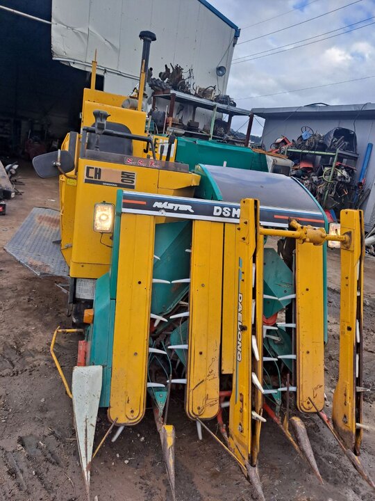 Daedong Combine Harvester DSM-55 (4Rows) 앞좌측면