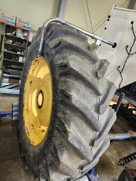  뒷타이어 뒷타이어  Wheel 제외 뒷Tire만 판매 사진1