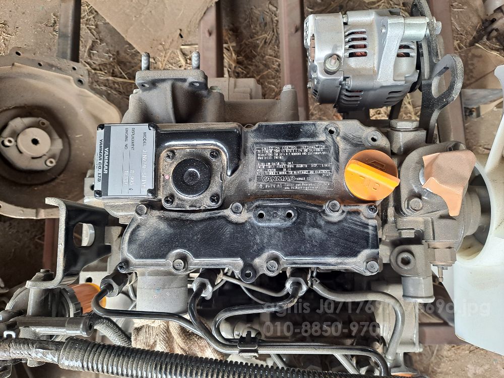 Yanmar Combine Harvester 엔진3TNV74F.3TN84.4TN84.88 (3Rows) 뒤우측면