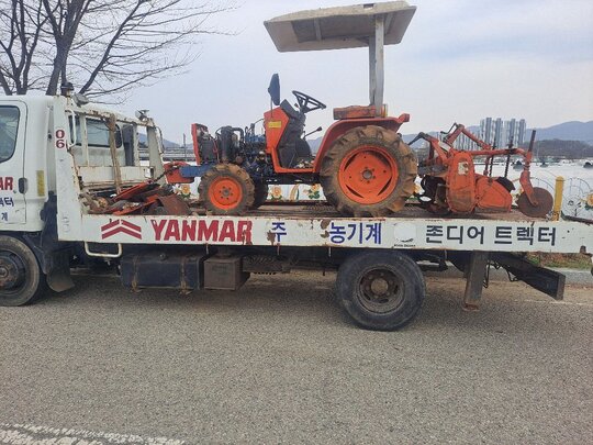 Daedong Tractor D19024WD (19hp) 앞좌측면