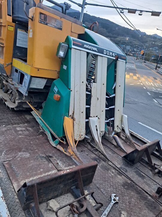 Daedong Combine Harvester DSM41 (3Rows) 앞좌측면