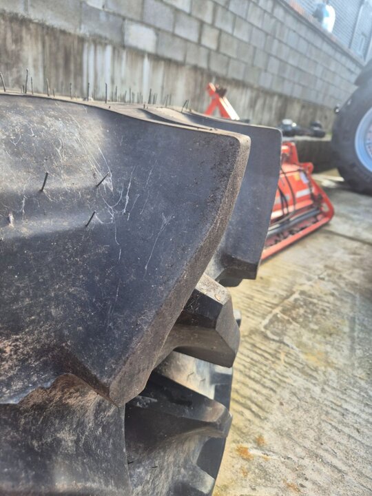  13.6-28 13.6-28  Tire 사진1