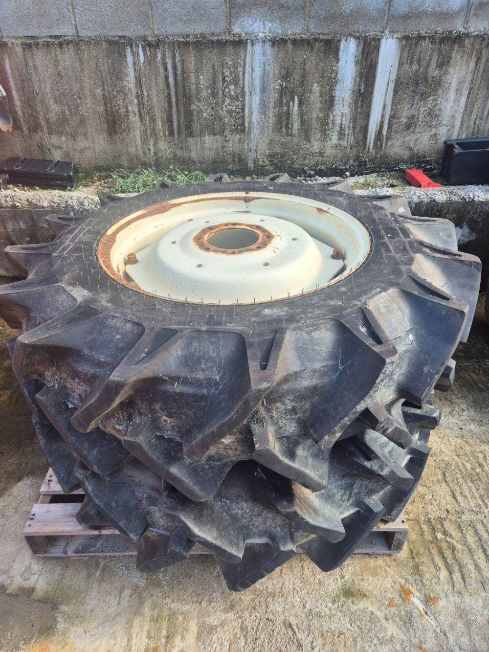  13.6-28 13.6-28  Tire 사진2