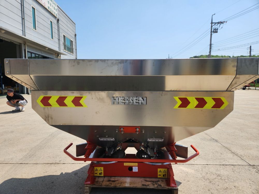  Fertilizer Spreader SL1500  뒤우측면