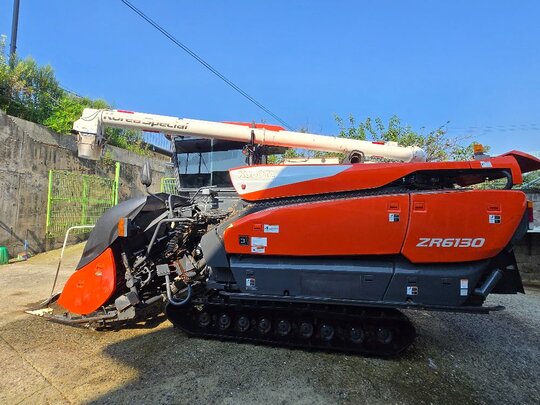 Kubota Combine Harvester ZR6130 (6Rows) 앞좌측면