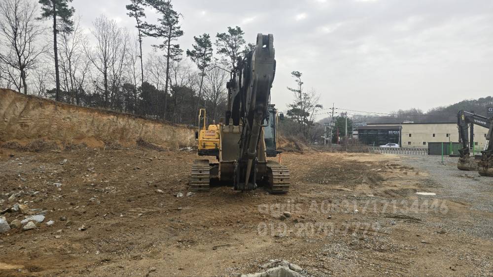 VOLVO 굴삭기 EC360C 측면