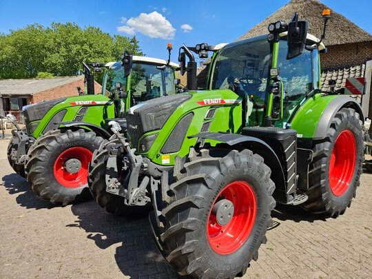 펜트 트랙터 Fendt 724 앞좌측면