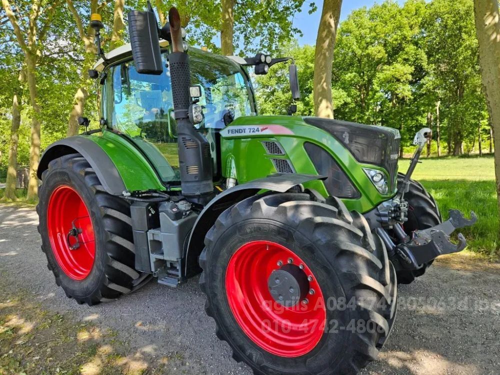펜트 트랙터 Fendt 724 뒤우측면