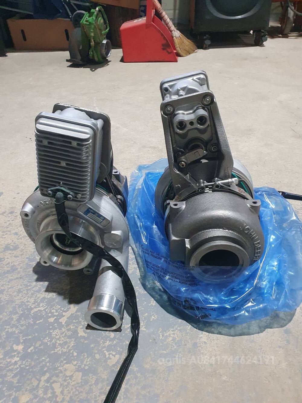  트랙터 MF JD, Fendt, NH (105마력) 앞좌측면