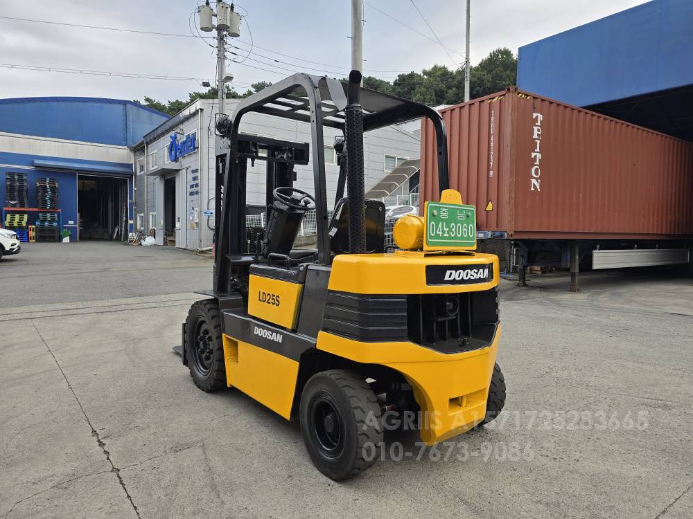 Doosan Forklift LD25S-2  측면