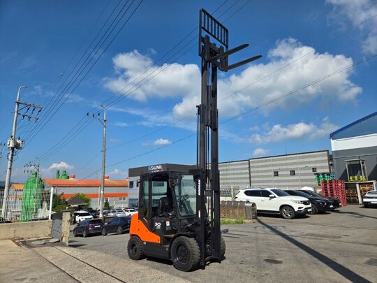  지게차 두산 3톤 3단마스트 디젤D30S-5 (3톤)