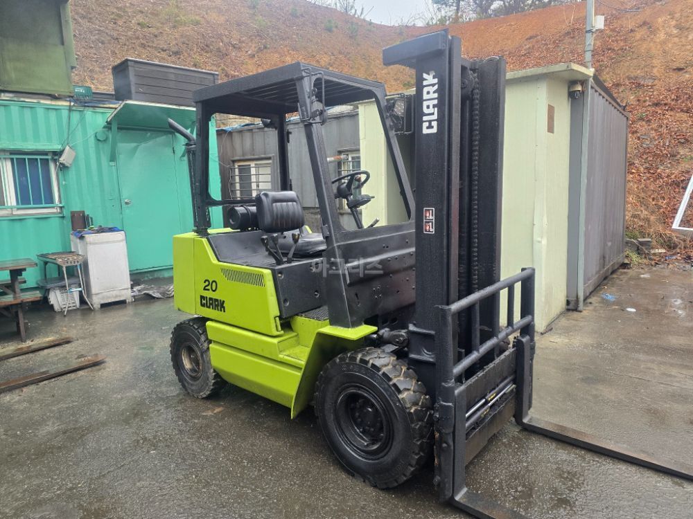 Clark Forklift DPS20 (2톤) 뒤우측면