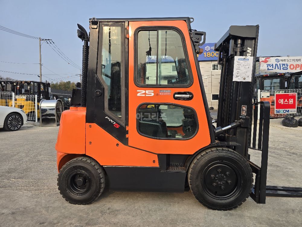  Forklift D25S-5 (2.5톤) 뒤우측면