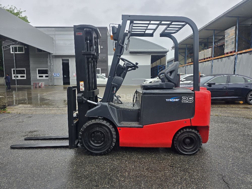  Forklift FB25PN-75B (2.5톤) 뒤우측면