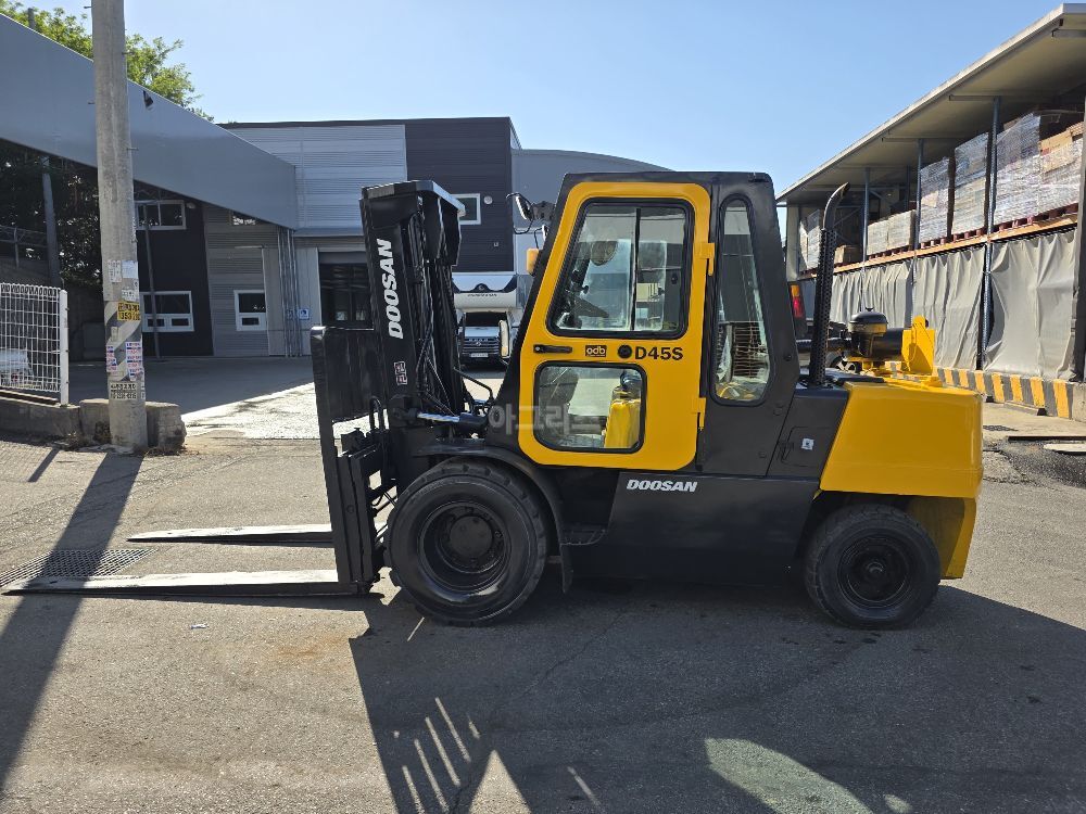  Forklift D45S-2 (4.5톤) 뒤우측면