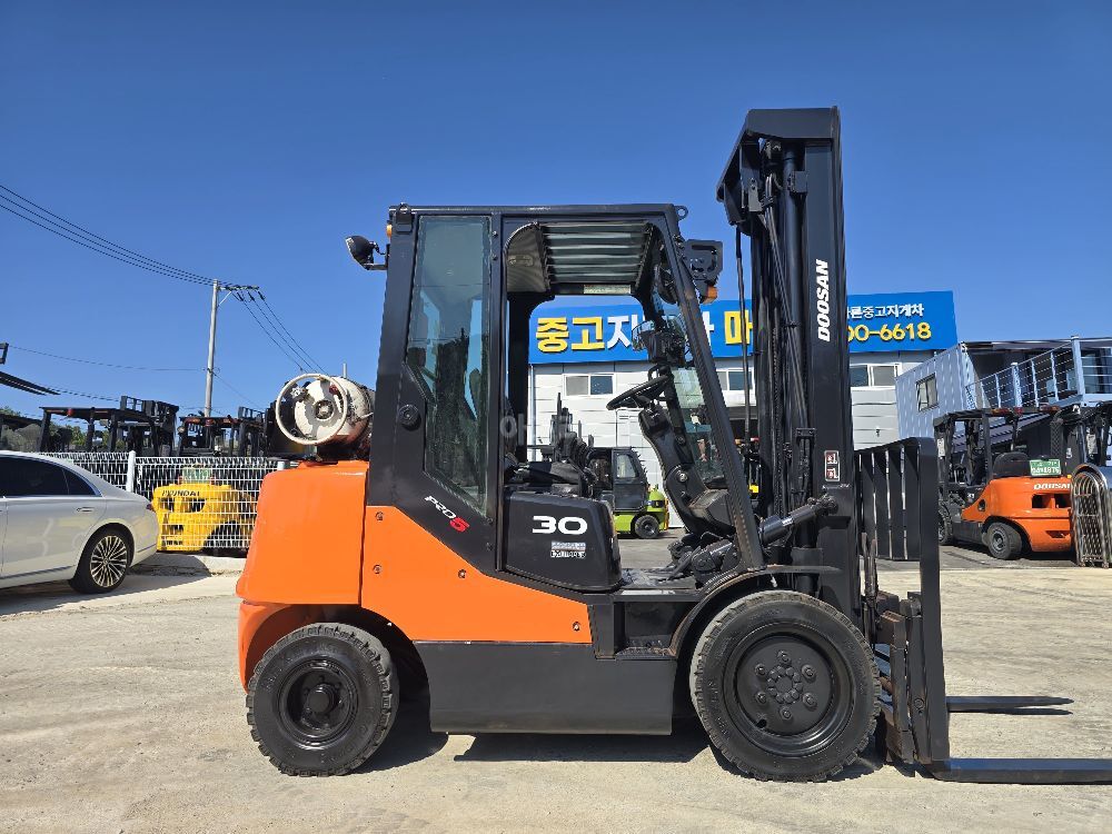 Doosan Forklift G30S-5 (3톤) 뒤우측면
