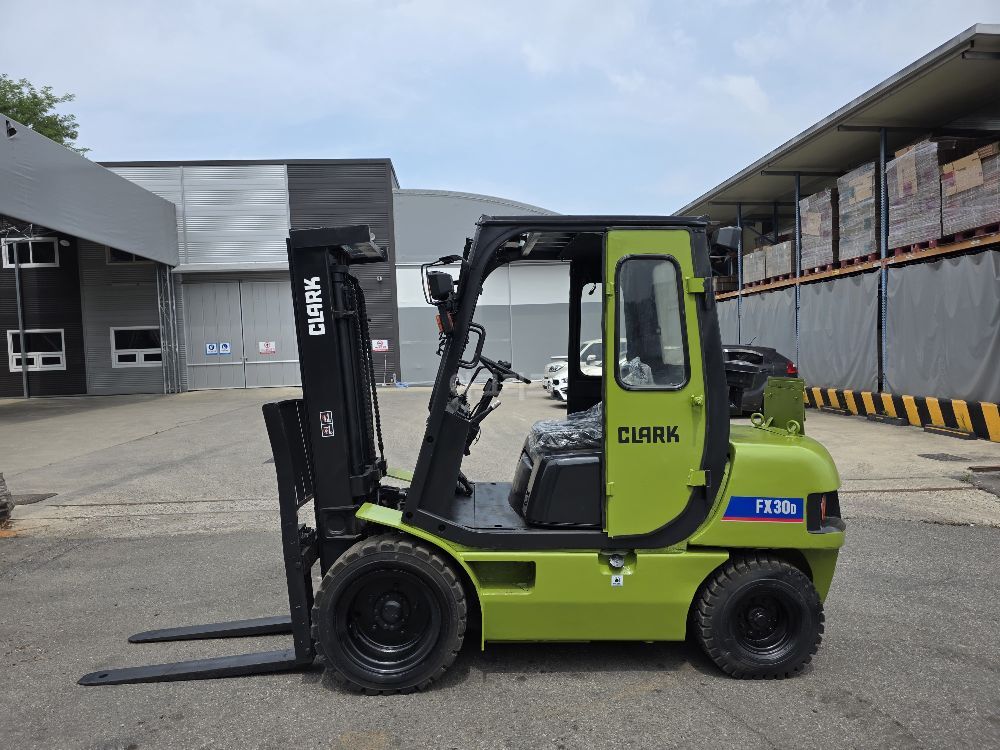  Forklift FX30D (3.0톤) 뒤우측면