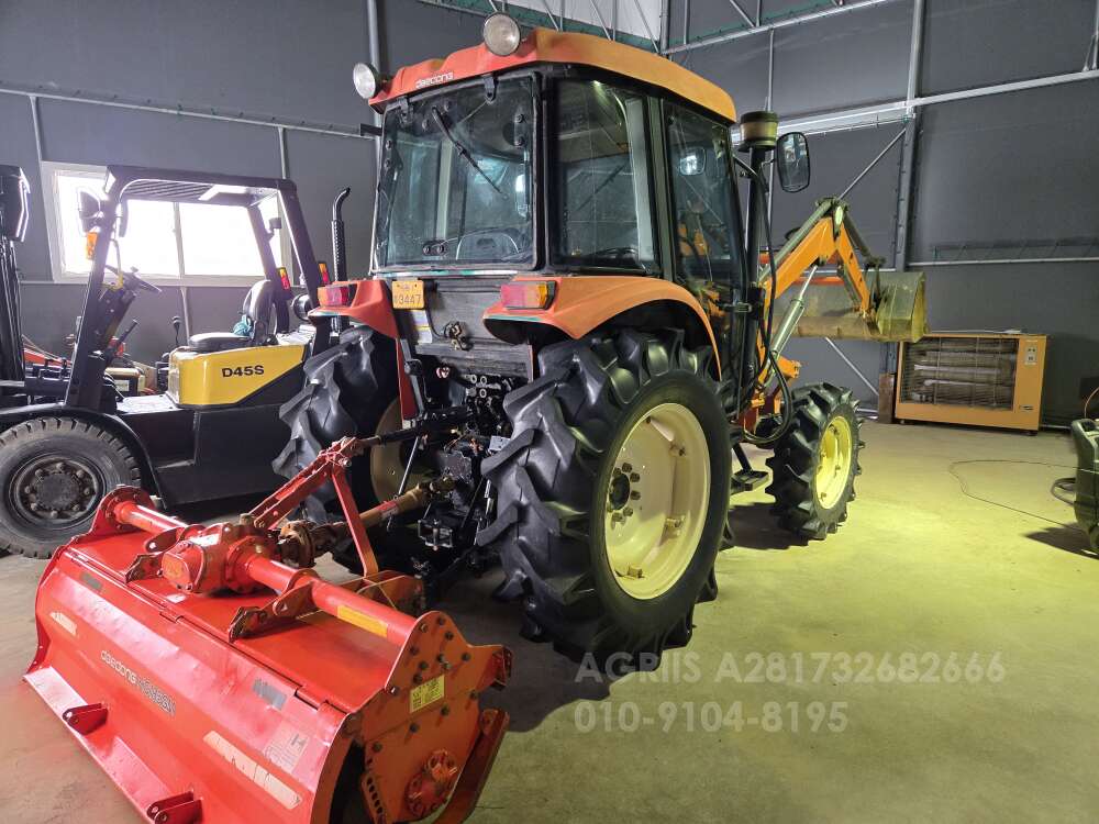 Daedong Tractor D500 (50hp) 측면