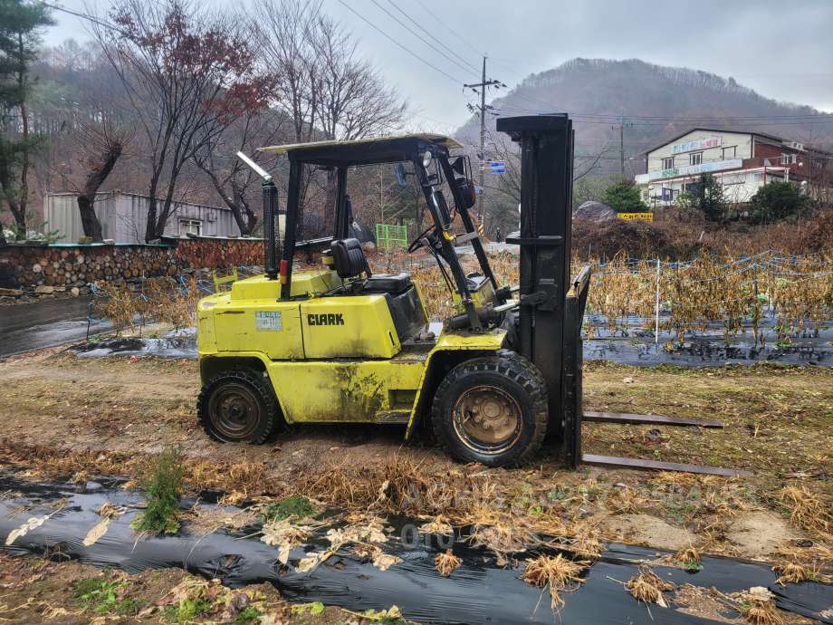 삼성 지게차 Y80-D2 뒤우측면