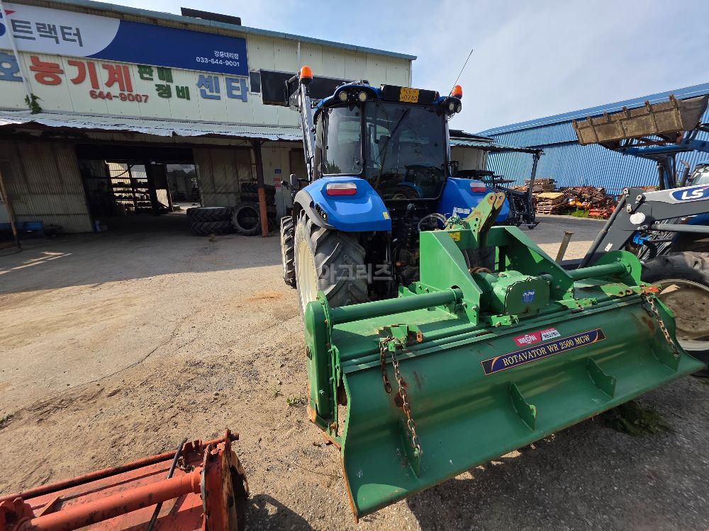 NewHolland Tractor T5.110 (109hp) 뒤우측면