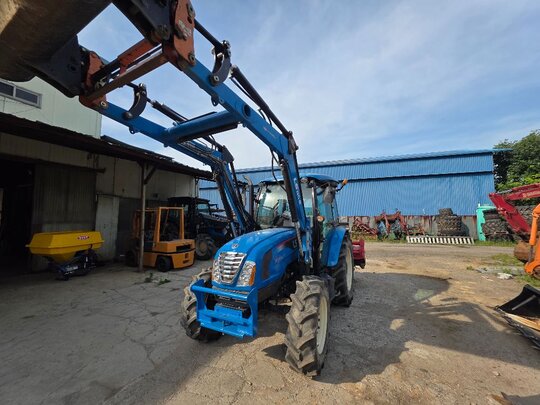 LS Tractor XU6168 (68.9hp) 앞좌측면