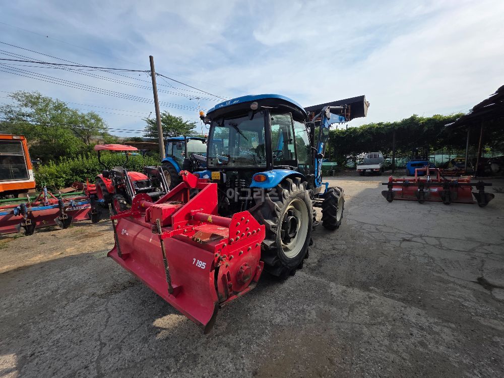 LS Tractor XU6168 (68.9hp) 뒤우측면