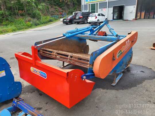  인삼. 약초 땅속작물 수확기 1500 인삼. 약초 땅속작물 수확기 1500 