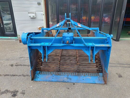  감자.  약초 땅속작물 수확기 1500 감자.  약초 땅속작물 수확기 1500 